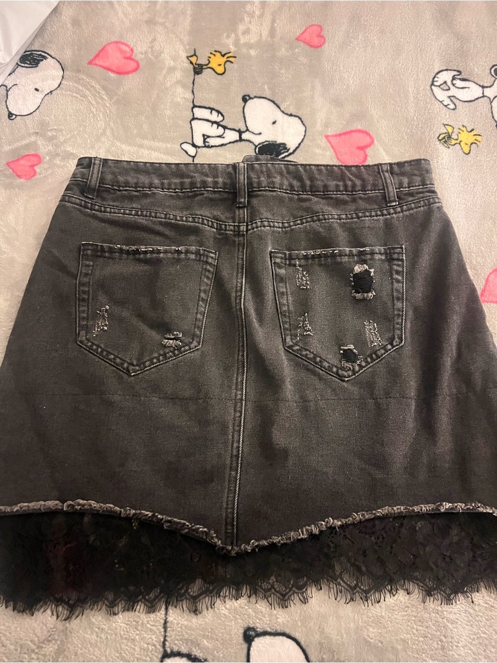 Romeo & Juliet Couture Women's Distressed Lace-Trim Denim Mini Skirt - Picture 4 of 4